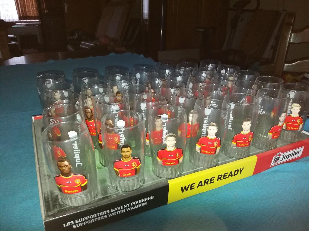 28 bierglazen voetballers, Ophalen, Zo goed als nieuw, Bierglas