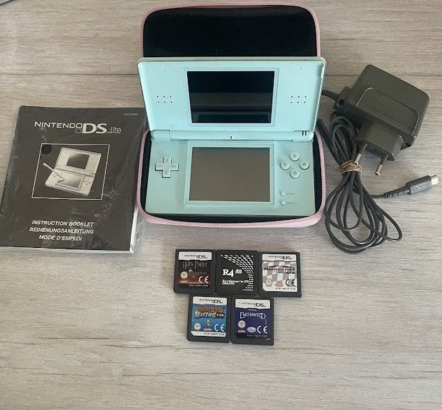 Nintendo DS Lite Turquoise – Werkend + Games, Games en Spelcomputers, Spelcomputers | Nintendo DS, Gebruikt, Blauw, DS Lite, Ophalen