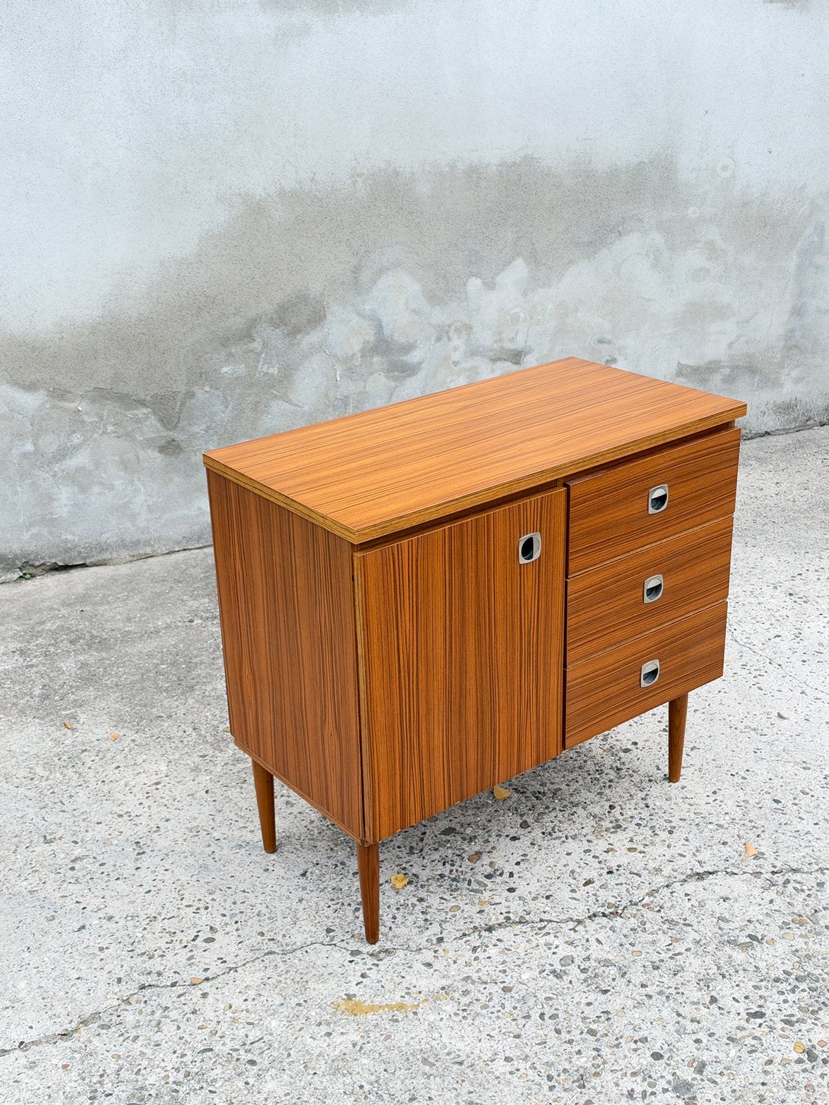 Armoire vintage du milieu du siècle, Enlèvement ou Envoi
