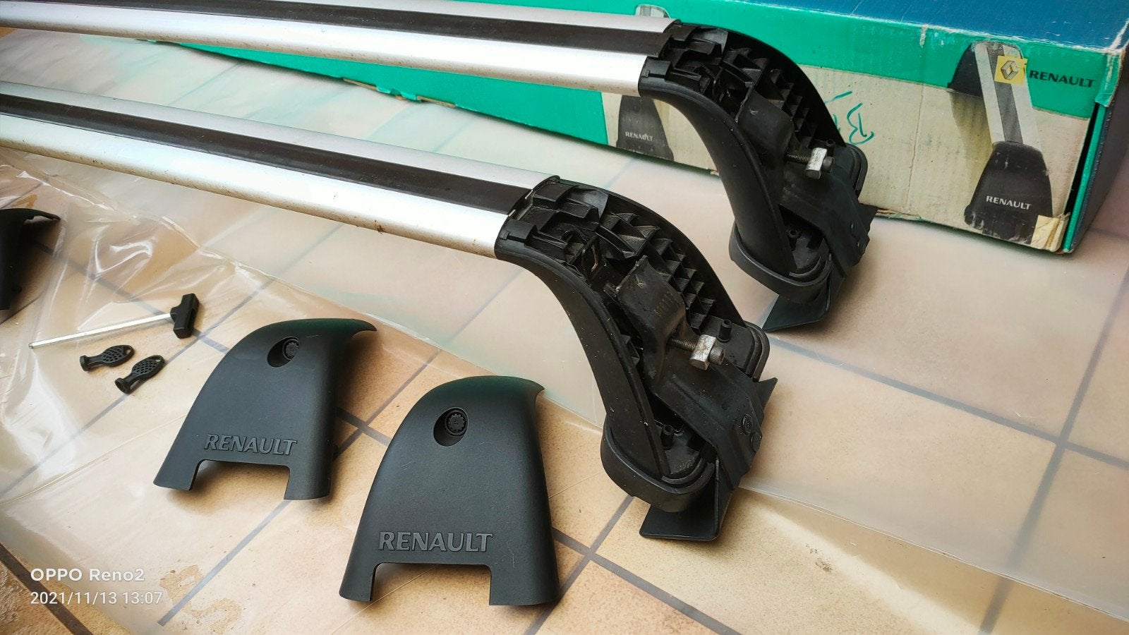 Barre de toit pour Renault Laguna III berline, Autos : Pièces & Accessoires, Enlèvement