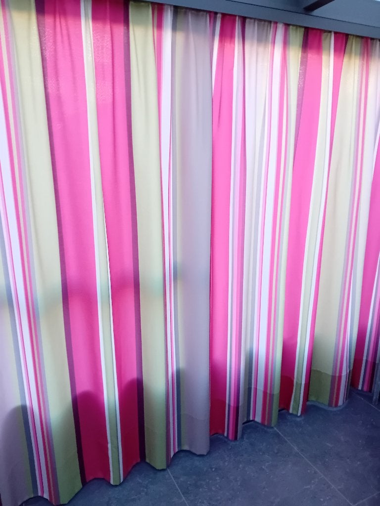5 meter stof uit Baskenland, Maison & Meubles, Ameublement | Rideaux & Stores à lamelles, Neuf, Rouge, Enlèvement ou Envoi, Double rideau