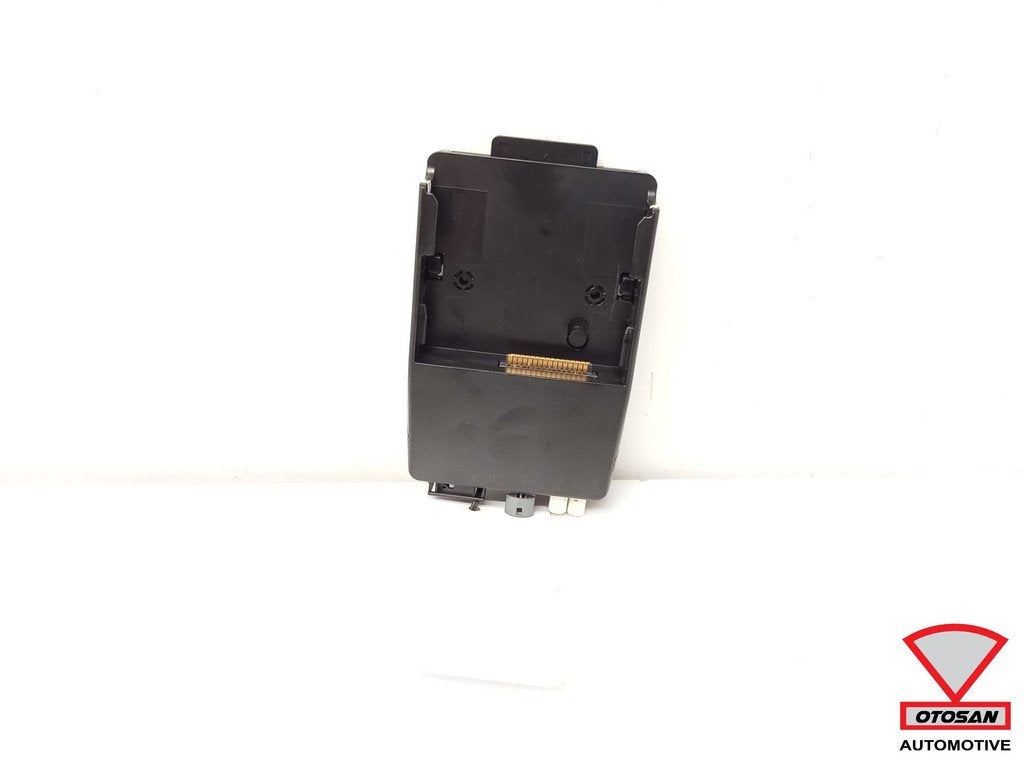 Support de module Becker Mercedes Classe C W204 A1728100011, Mercedes-Benz AG, Mercedes-Benz, Utilisé, Mercedesstrasse 120
70372  Stuttgart, DE