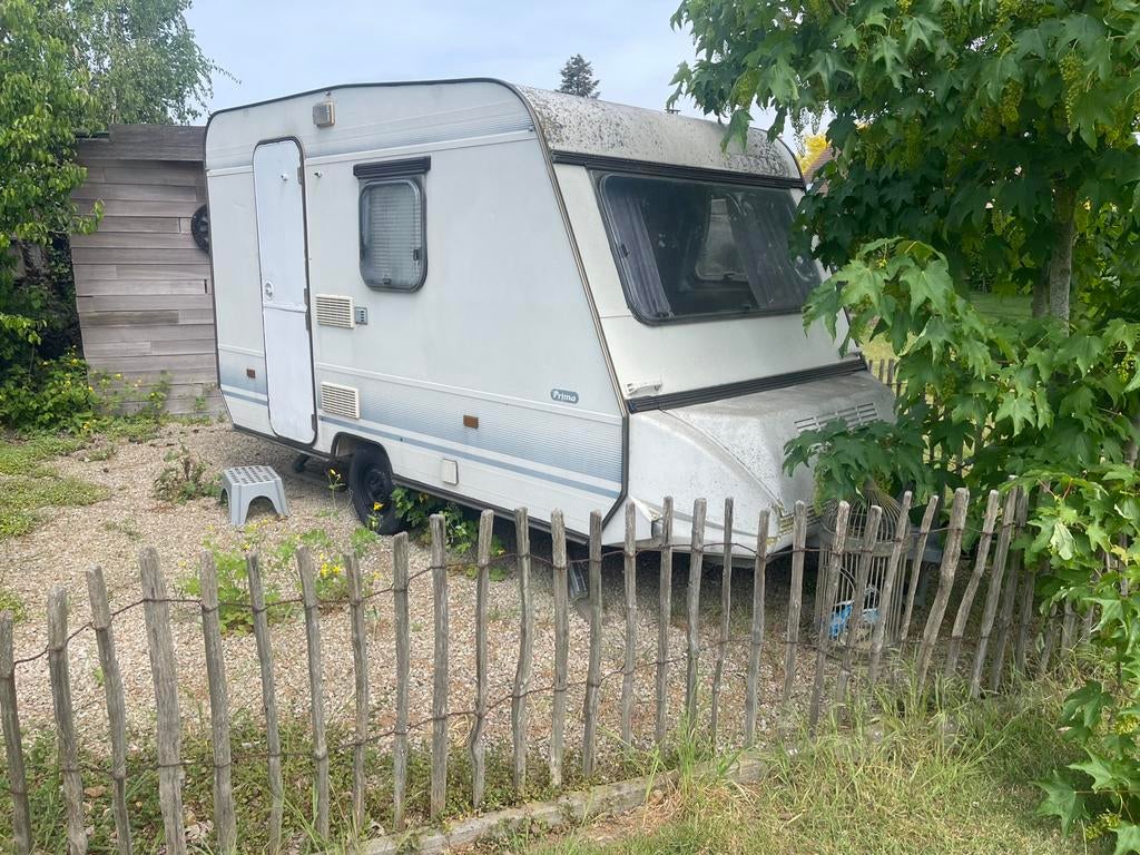 Caravan met 3 slaapplaatsen. Weg wegens verhuis., Caravanes & Camping, Caravanes, 4 à 5 mètres, Particulier, Siège standard, Adria