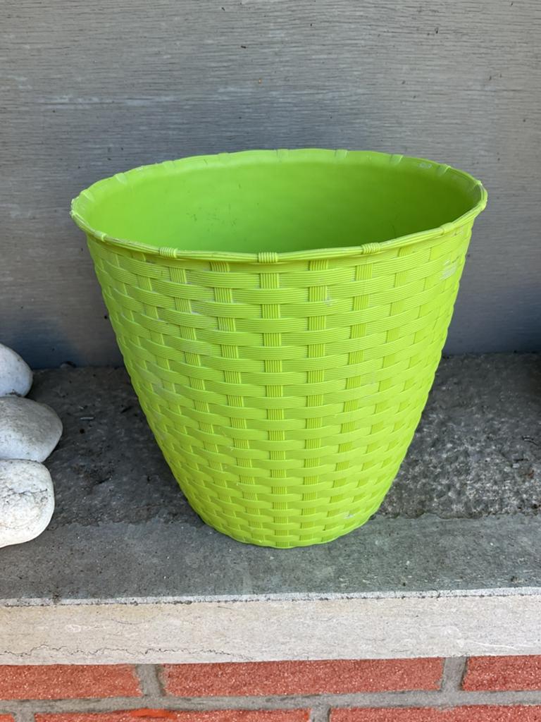 Groen plastic bloempot, Ophalen of Verzenden, Zo goed als nieuw