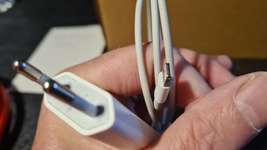Stekker + voedingskabel apple, Computers en Software, Pc- en Netwerkkabels, Ophalen of Verzenden, Zo goed als nieuw