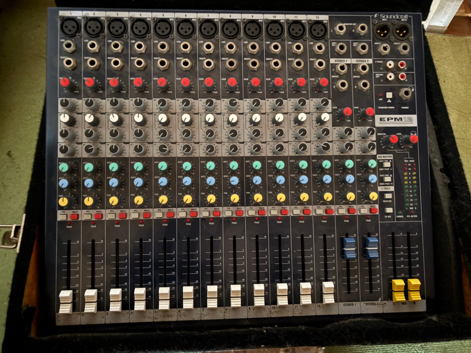 Soundcraft epm 12 met flightcase, Muziek en Instrumenten, Ophalen of Verzenden, Gebruikt, 10 tot 20 kanalen, Microfooningang
