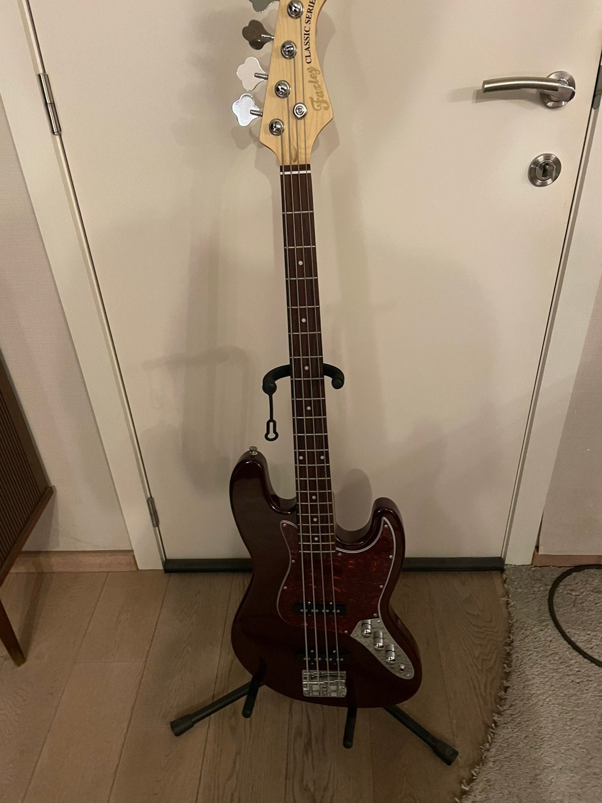 Bass gitaar, Musique & Instruments, Enlèvement, Comme neuf