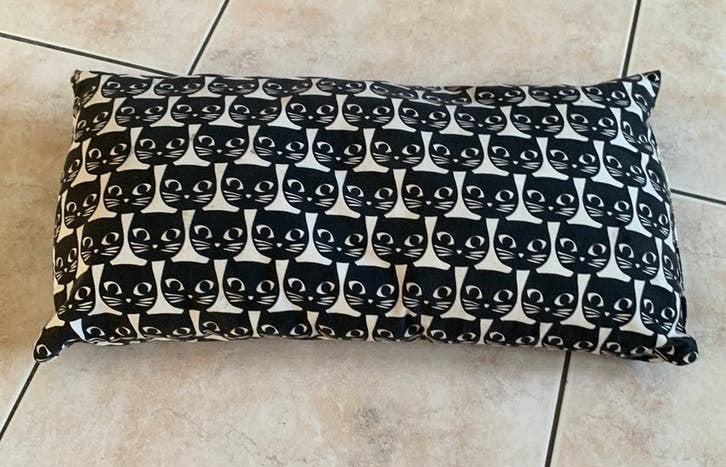 Rugkussen voor katten liefhebbers, kussen langwerpig, Huis en Inrichting, Woonaccessoires | Kussens, Ophalen, Zo goed als nieuw