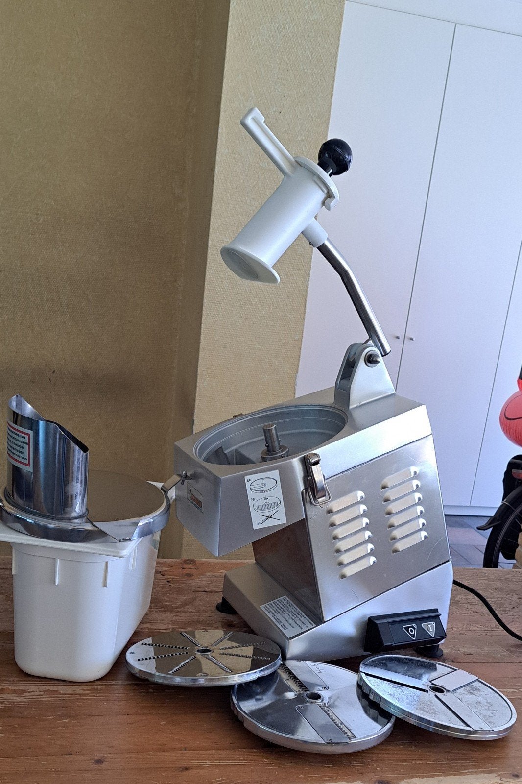 professionele  groentensnijder., Ophalen
