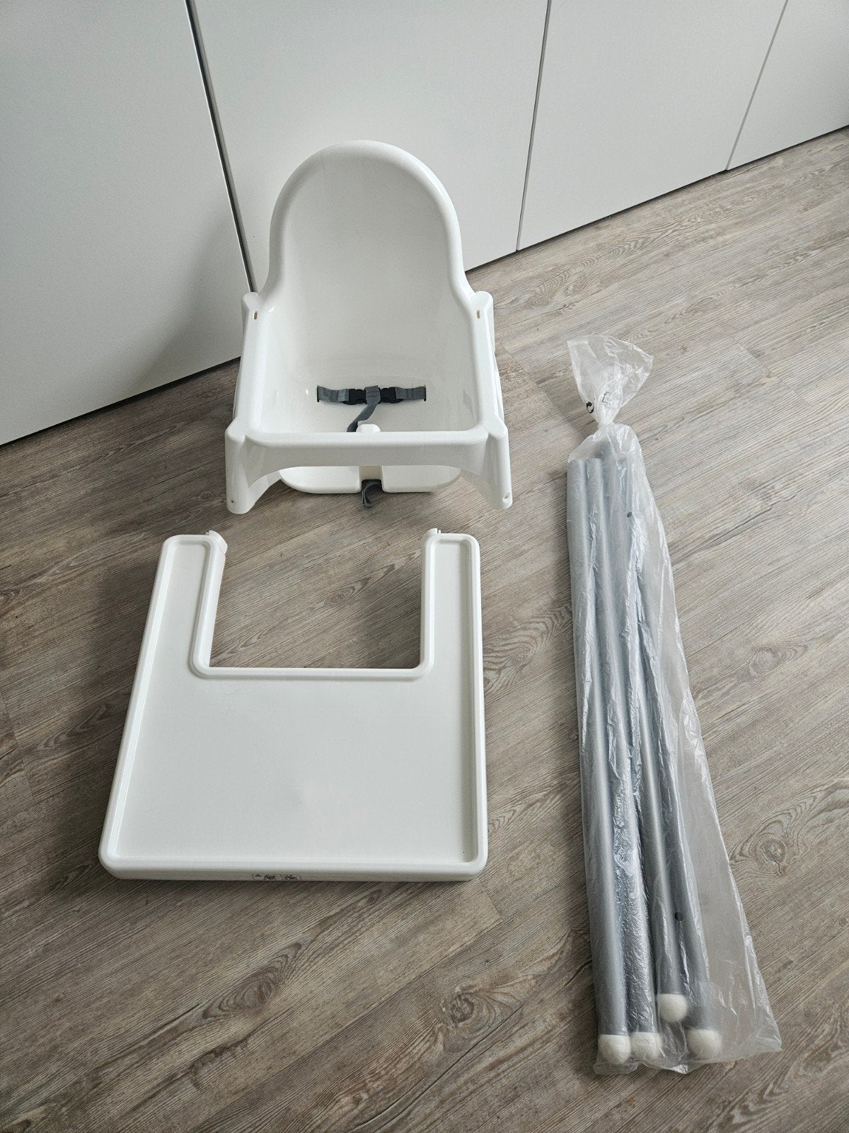 Ikea eetstoel met tafeltje, Ophalen, Zo goed als nieuw, Afneembaar eetblad