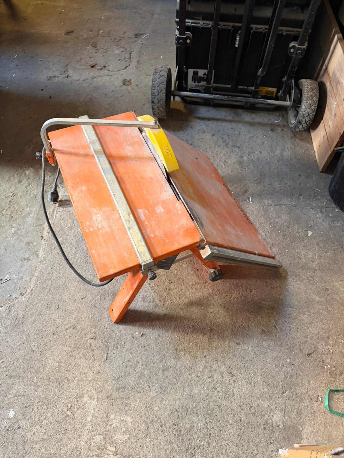 Profesional Natzaagtafel / Tegelzaagmachine (230V), Doe-het-zelf en Bouw, Ophalen, Zo goed als nieuw