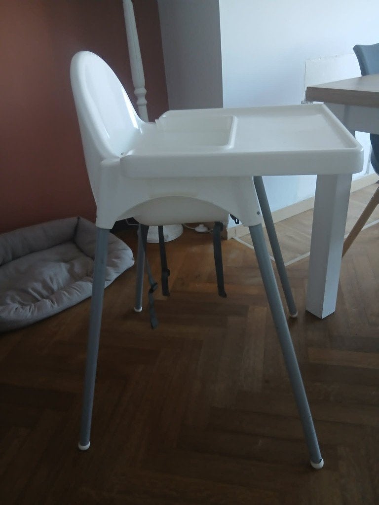 chaise haute enfant,lampadaire nouveau, Enlèvement, Comme neuf, Chaise(s)