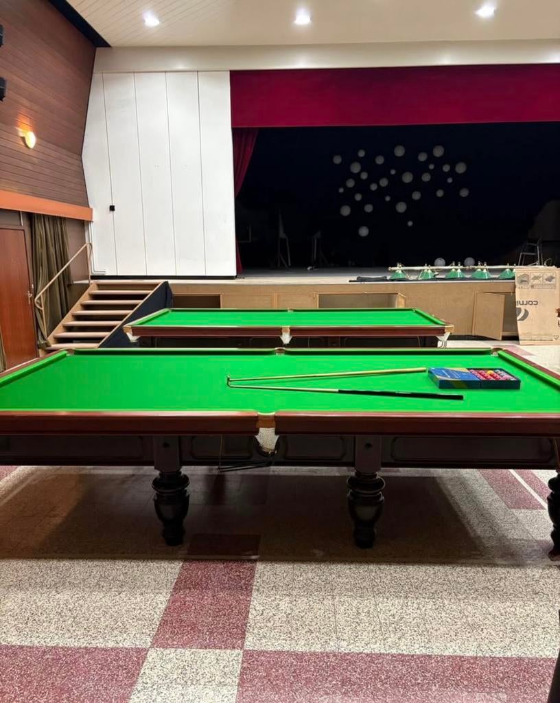 Snooker tafel 4 x SPOTPRIJS regelbare poten + verlichting., Enlèvement, Comme neuf
