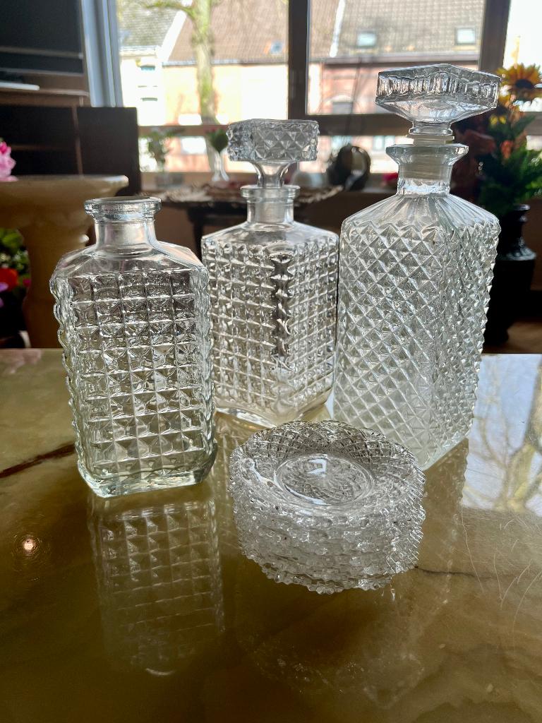 3 glazen whisky/water karaffen + 6 onderzetters, Antiek en Kunst, Antiek | Glaswerk en Kristal, Ophalen
