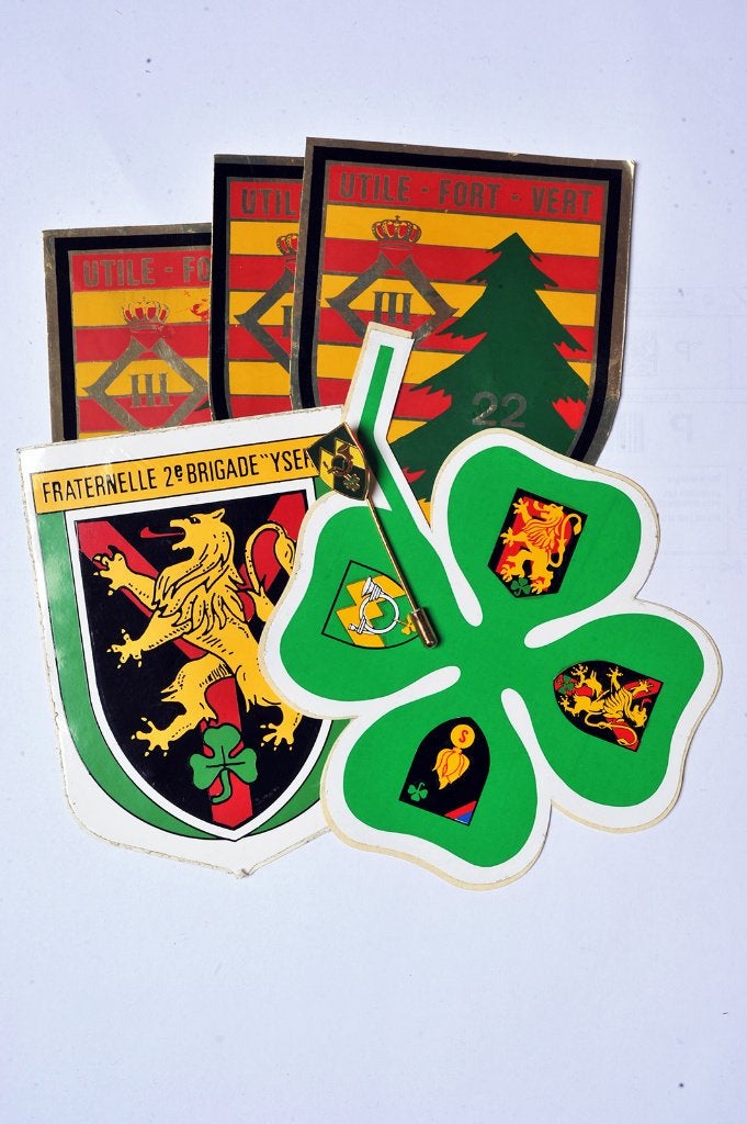 Fusilliers bataljon - kleine partij, Verzamelen, Militaria | Algemeen, Verzenden, Landmacht, Embleem of Badge