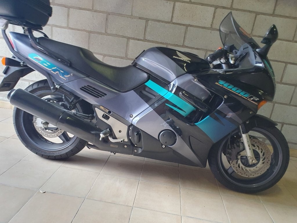 Honda CBR 1000F quelques kilomètres, Motos, Motos | Honda, Occasion, Plus de 35 kW, 4 cylindres, 1000 cm³