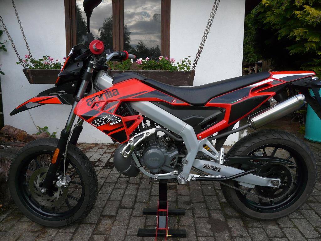 Exellent Aprilia SX 50 SX50 rijden nu het zomer is, Ophalen, Zo goed als nieuw, 6 versnellingen, Aprilia