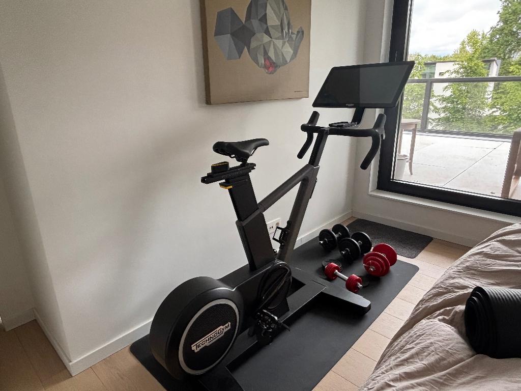 TECHNOGYM RIDE - smart bike, Enlèvement, Comme neuf, Jambes, Autres types