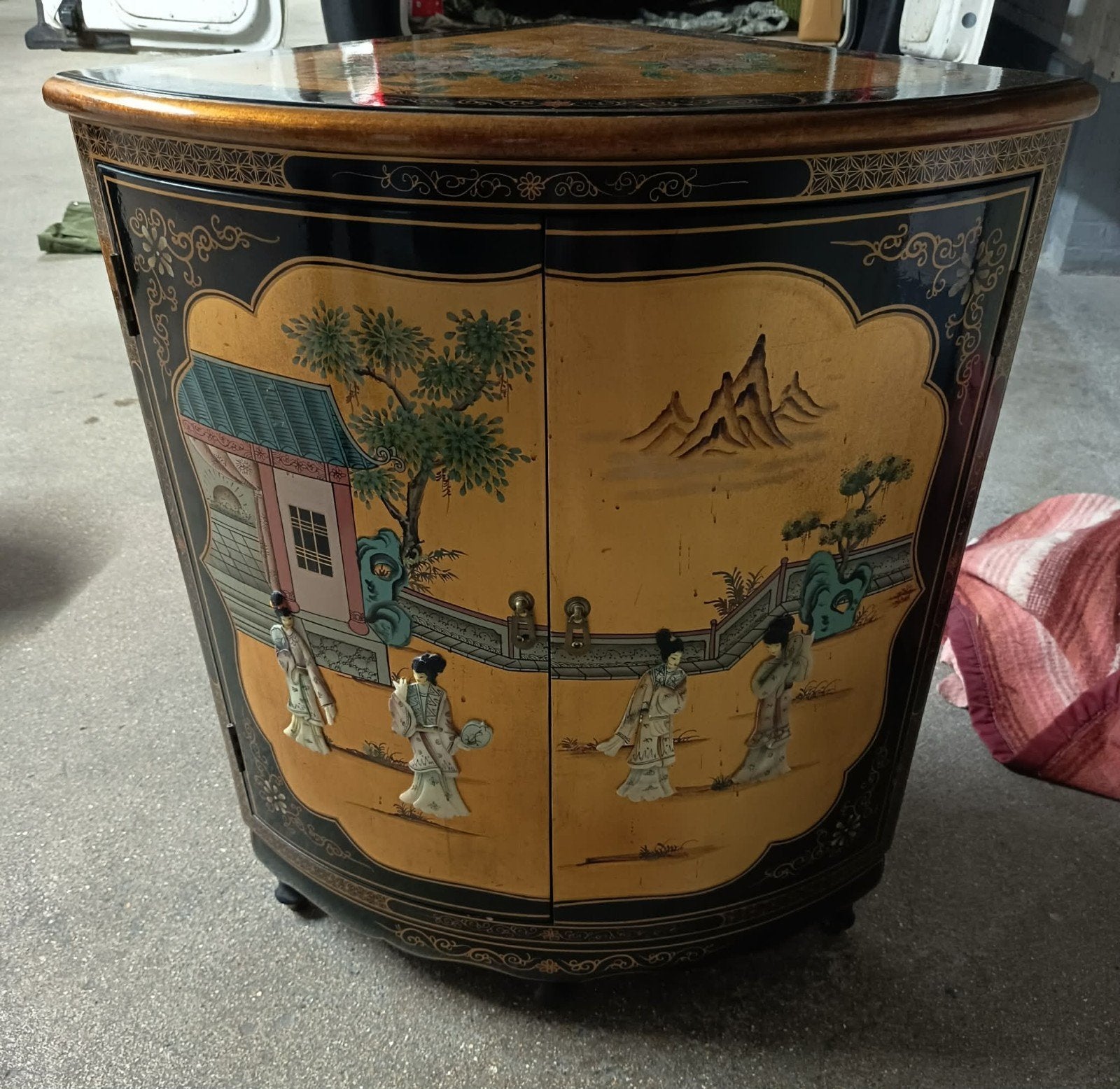 Meuble chinois angle, Enlèvement