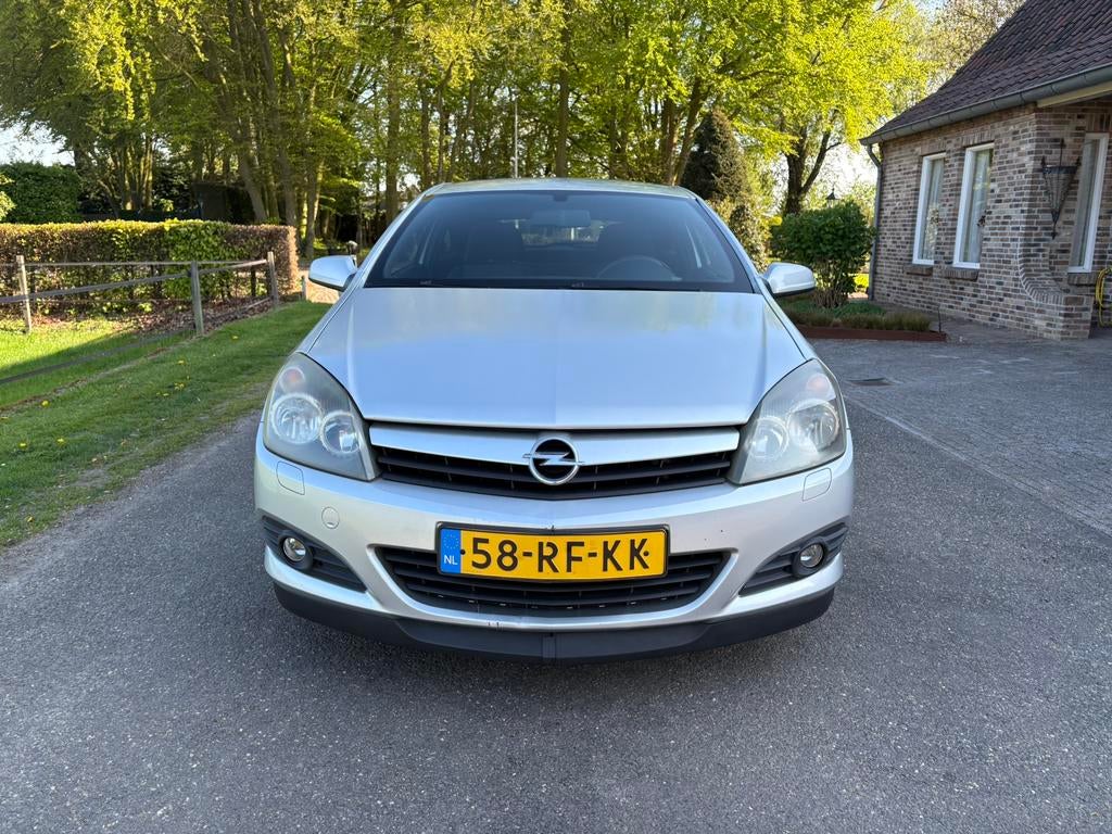 Opel Astra GTC 1.8 Sport, Auto's, Stof, USB, Grijs, Particulier