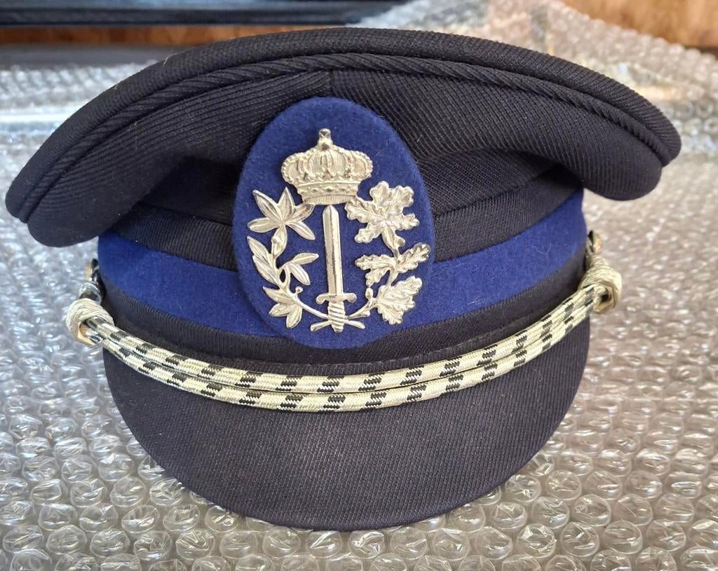 Politie kepie, Verzamelen, Ophalen