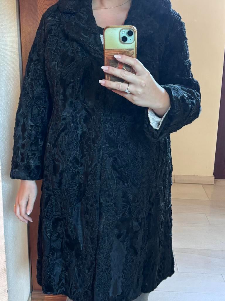 Manteau noir en veritable fourure  (astrakan / agneau), Enlèvement ou Envoi, Comme neuf, Noir