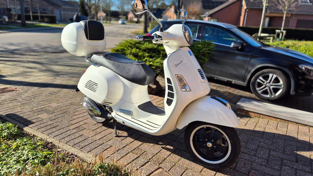 Vespa gts 125 met kofferbak, Fietsen en Brommers, Scooters | Vespa, Ophalen, Gebruikt, Overige modellen, 125 cc