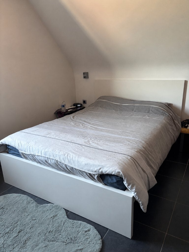 Bed 140 x 200, zeer goede staat, Huis en Inrichting, Slaapkamer | Bedden, Ophalen, Gebruikt, Wit, 140 cm