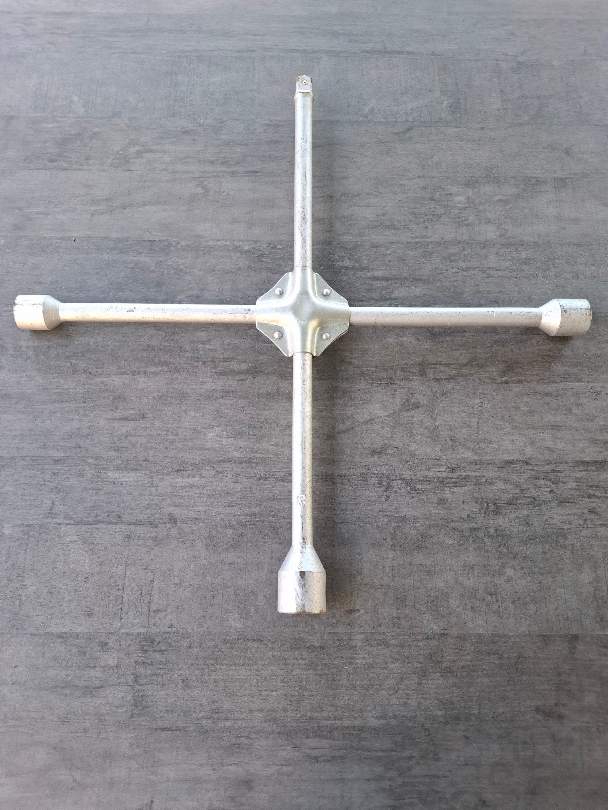 clé cruciforme, Enlèvement