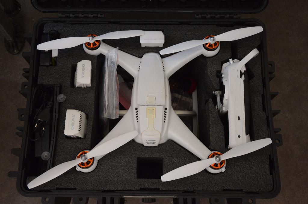 drone, Drone avec caméra, Yuneec, 900 g à 4 kg, Qualité supérieure