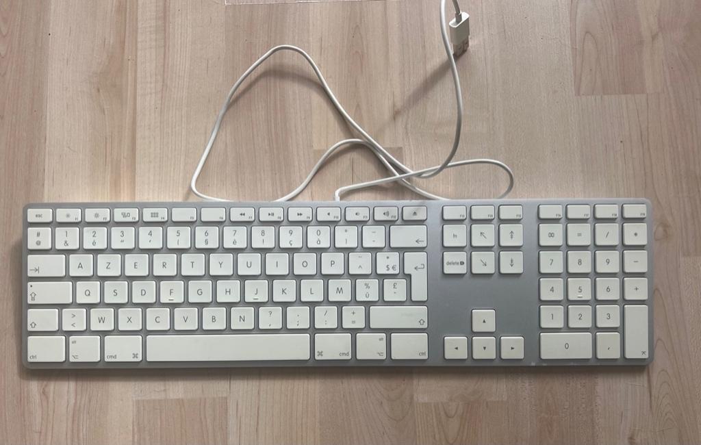 Apple Keyboard + Apple Mouse., Computers en Software, Gebruikt, Azerty, Ophalen of Verzenden, Toetsenbord en muis-set