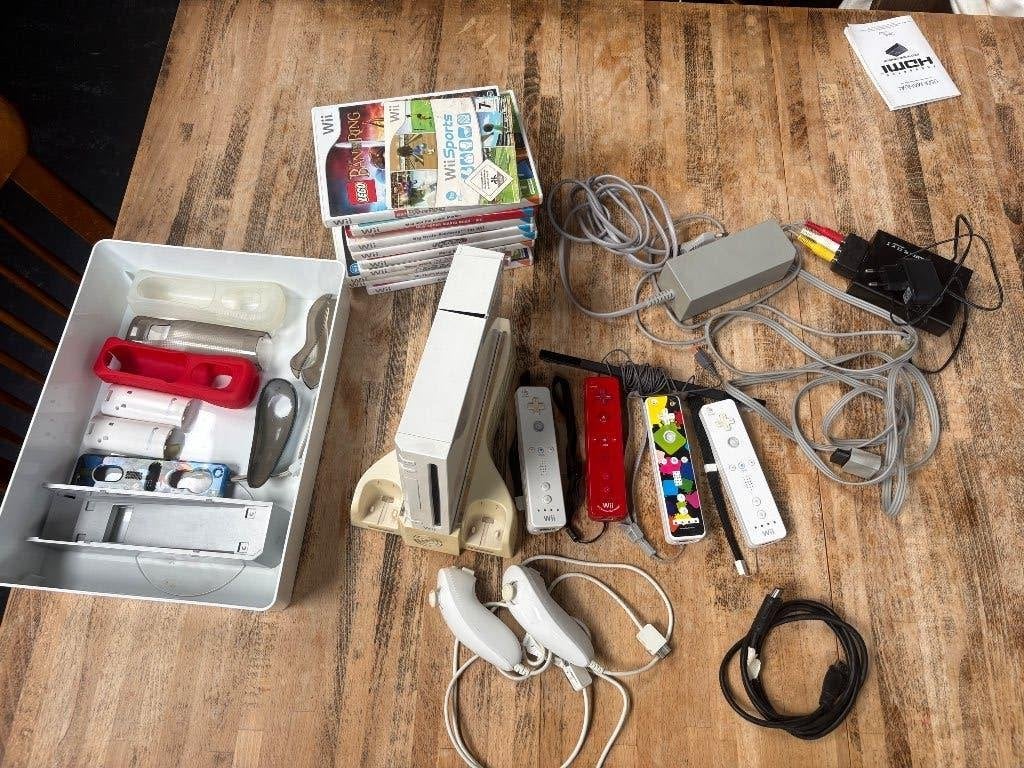 Wii console compleet met games, Consoles de jeu & Jeux vidéo, Enlèvement, Utilisé, Avec 3 manettes ou plus, Avec jeux