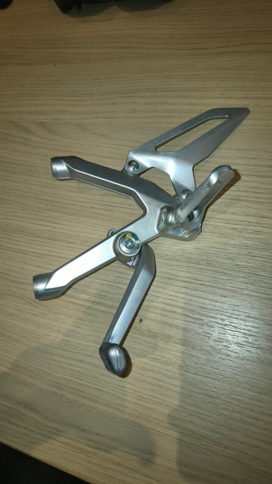 Repose-pied gauche pour Ducati 899/1199/1299, Enlèvement