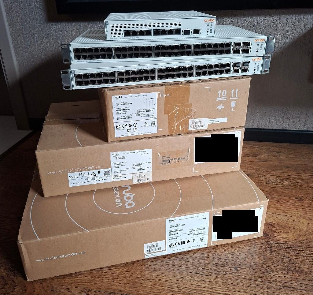 Set van 6 HPE Aruba Instant On switches, Enlèvement ou Envoi, Utilisé