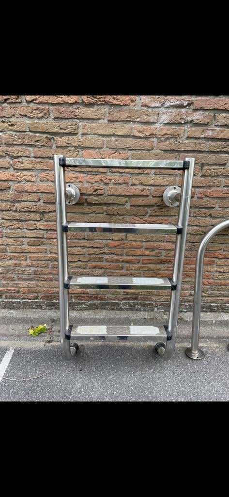Zwembad trap met handsteunen, Ophalen