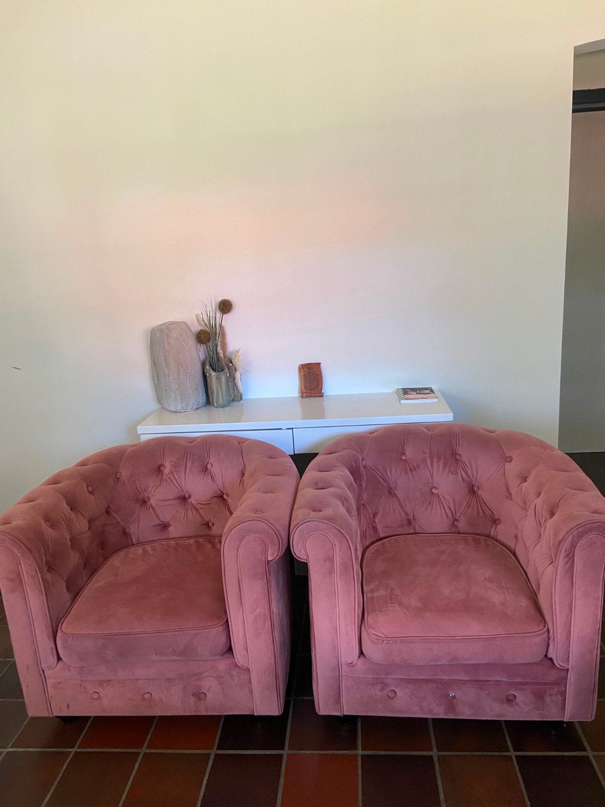Prix négociable, canapé Chesterfield en velours rose et faut, 200 à 250 cm, Enlèvement, Utilisé, Tissus