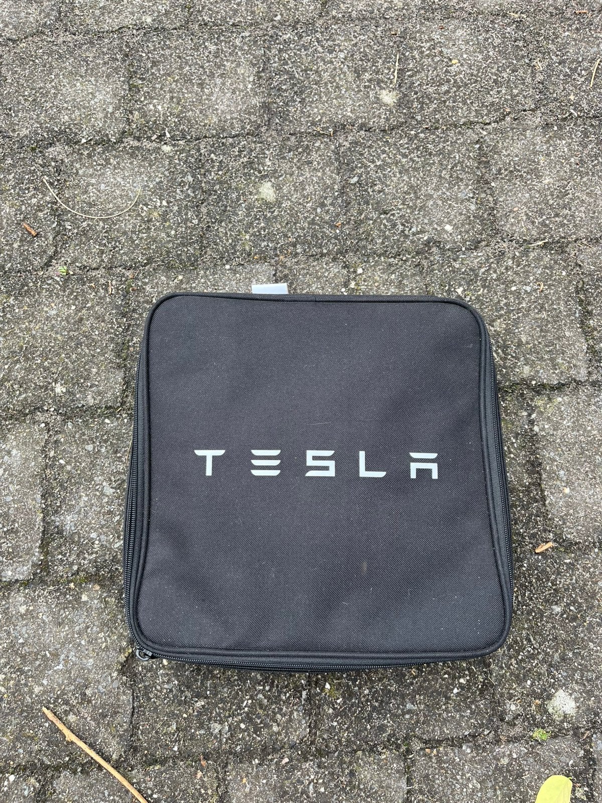 Tesla mobiele oplader, Ophalen, Zo goed als nieuw