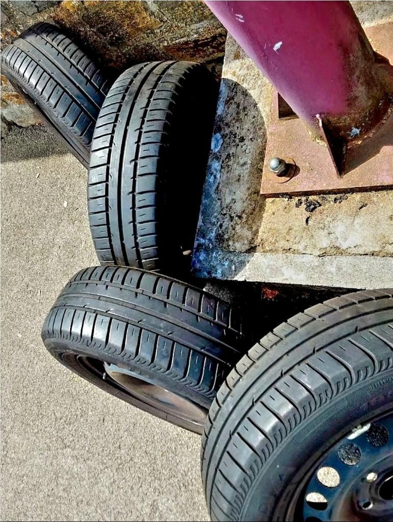 Très bons pneus été 195/65-15, originales VW Golf, 15 pouces, Pneus et Jantes, Pneus été, Enlèvement