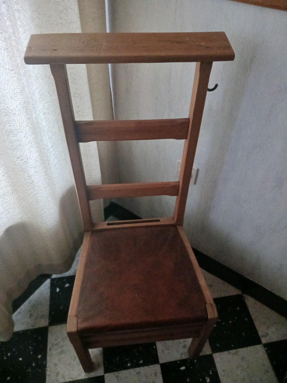 Antieke kerkstoelen. 2 riet zit, 1 leder zit., Antiek en Kunst, Ophalen