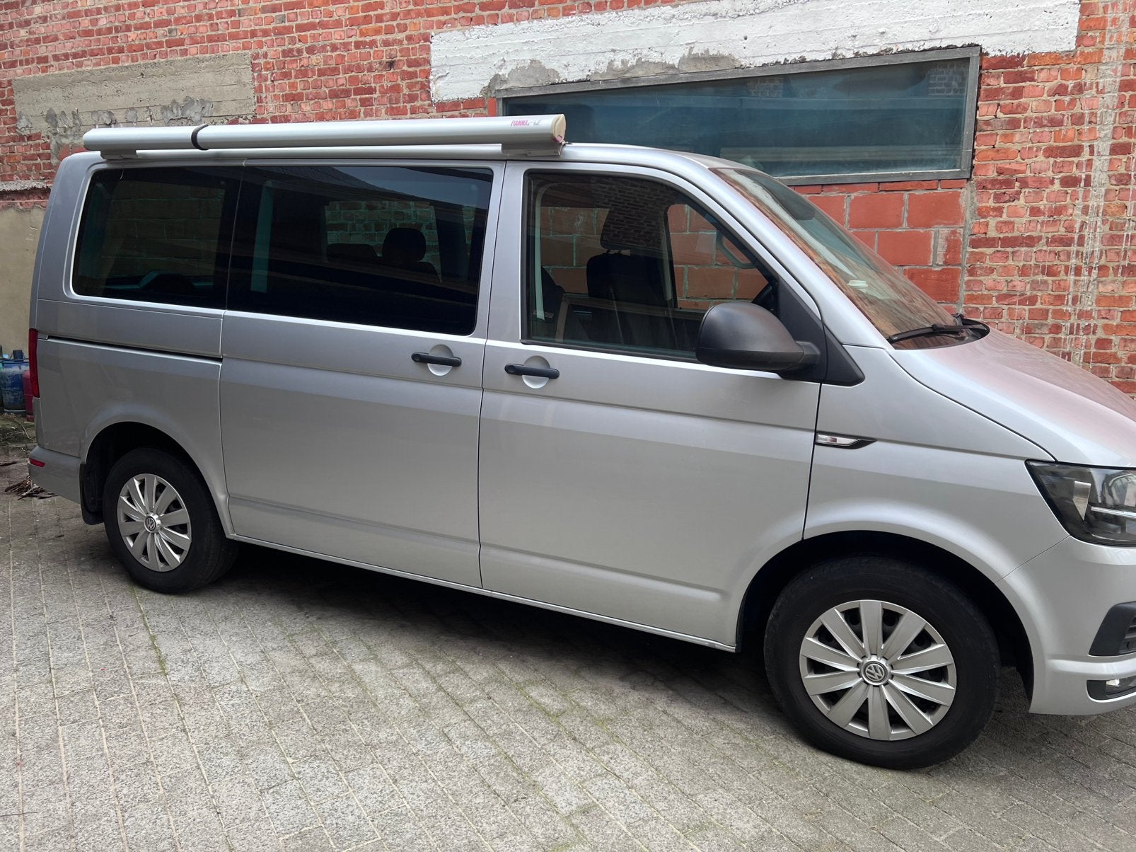T6 VW MULTIVAN EN EXCELLENT ÉTAT, Autos, Argent ou Gris, Noir, Diesel, Automatique