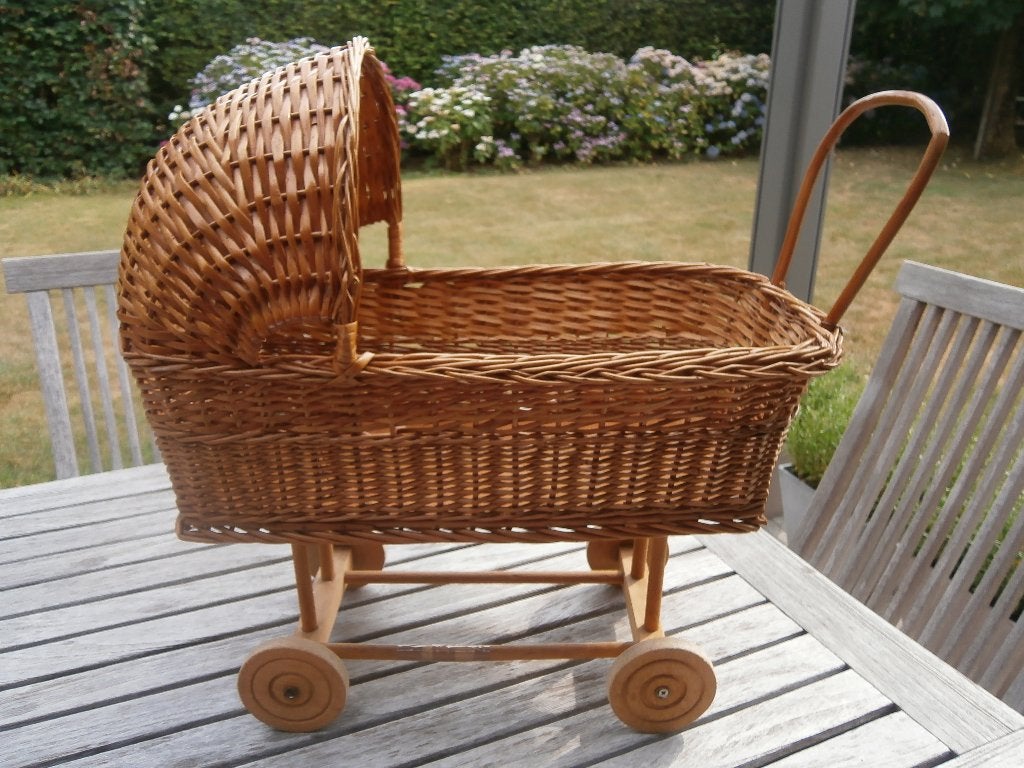 Rieten poppenwagen, Ophalen, Gebruikt