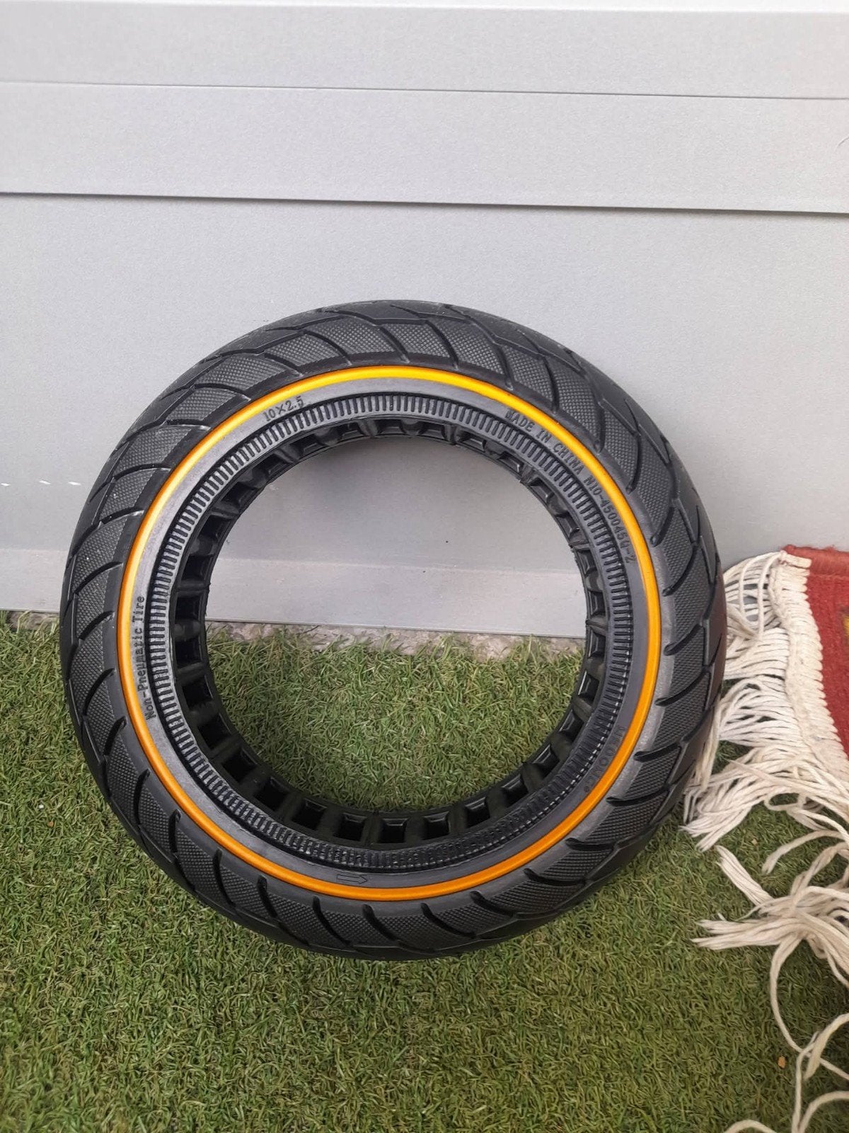 Pneu plein Trottinette [10x2,5] / [60/70/6,5], Motos, Pièces | Toutes-marques, Enlèvement