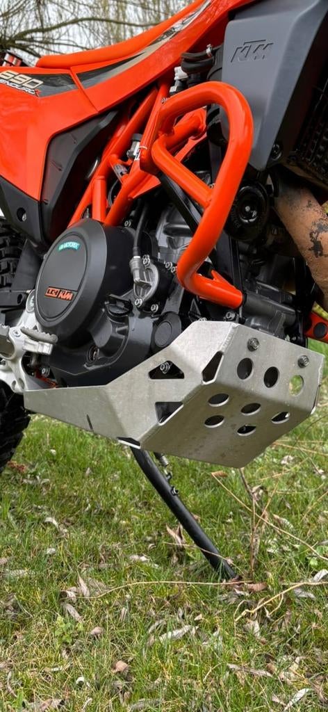 Ktm enduro 690 2024 alu bodemplaat, Motoren, Ophalen
