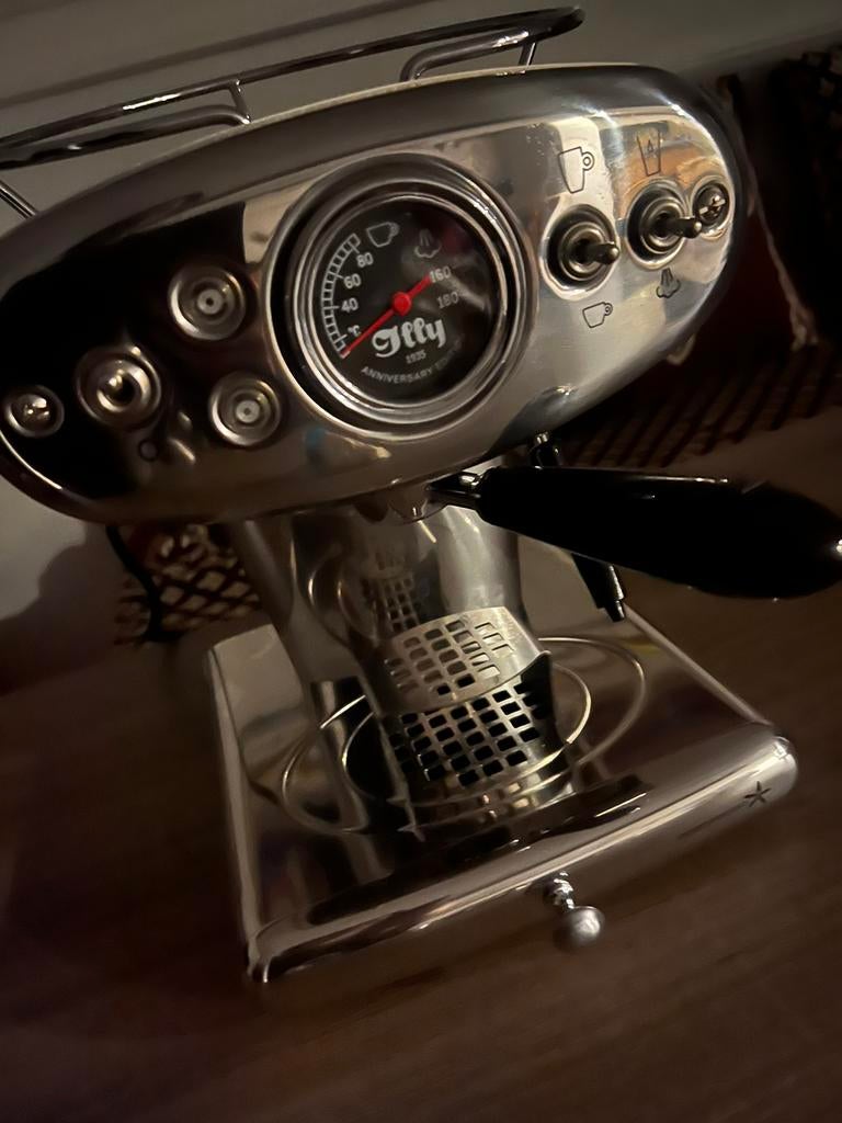 Illy espresso machine, Elektronische apparatuur, Koffiezetapparaten, Stoompijpje, Koffiepads en cups, Gebruikt, Espresso apparaat