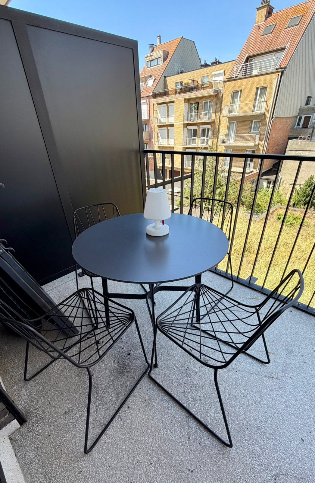 Prachtige design tuin/terrastafel met 4 Stoelen zwart, Tuin en Terras, Ophalen, Zo goed als nieuw