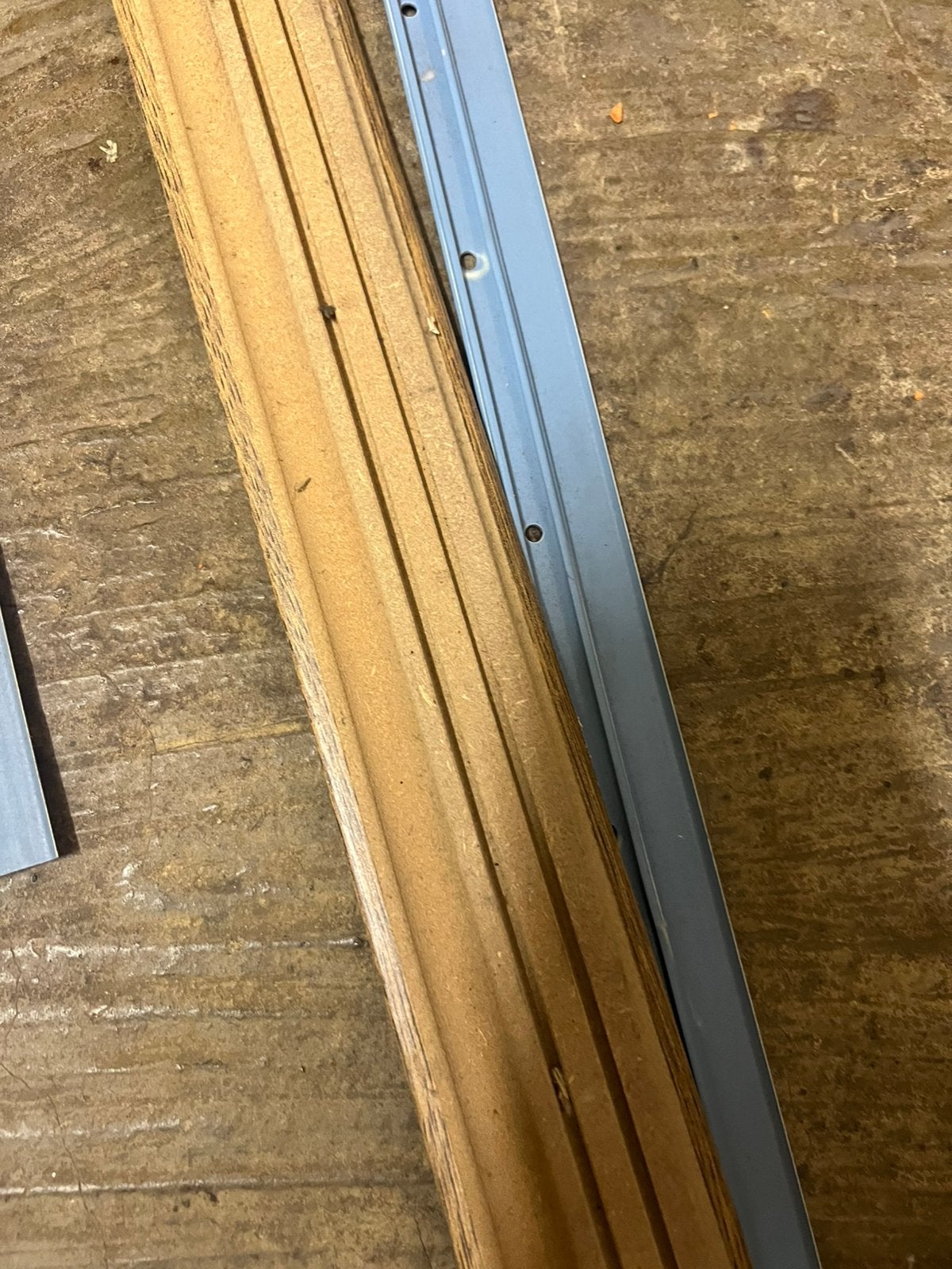 +/- 25 meter plinten, Doe-het-zelf en Bouw, Plinten en Afwerking, Ophalen, Zo goed als nieuw, Plinten
