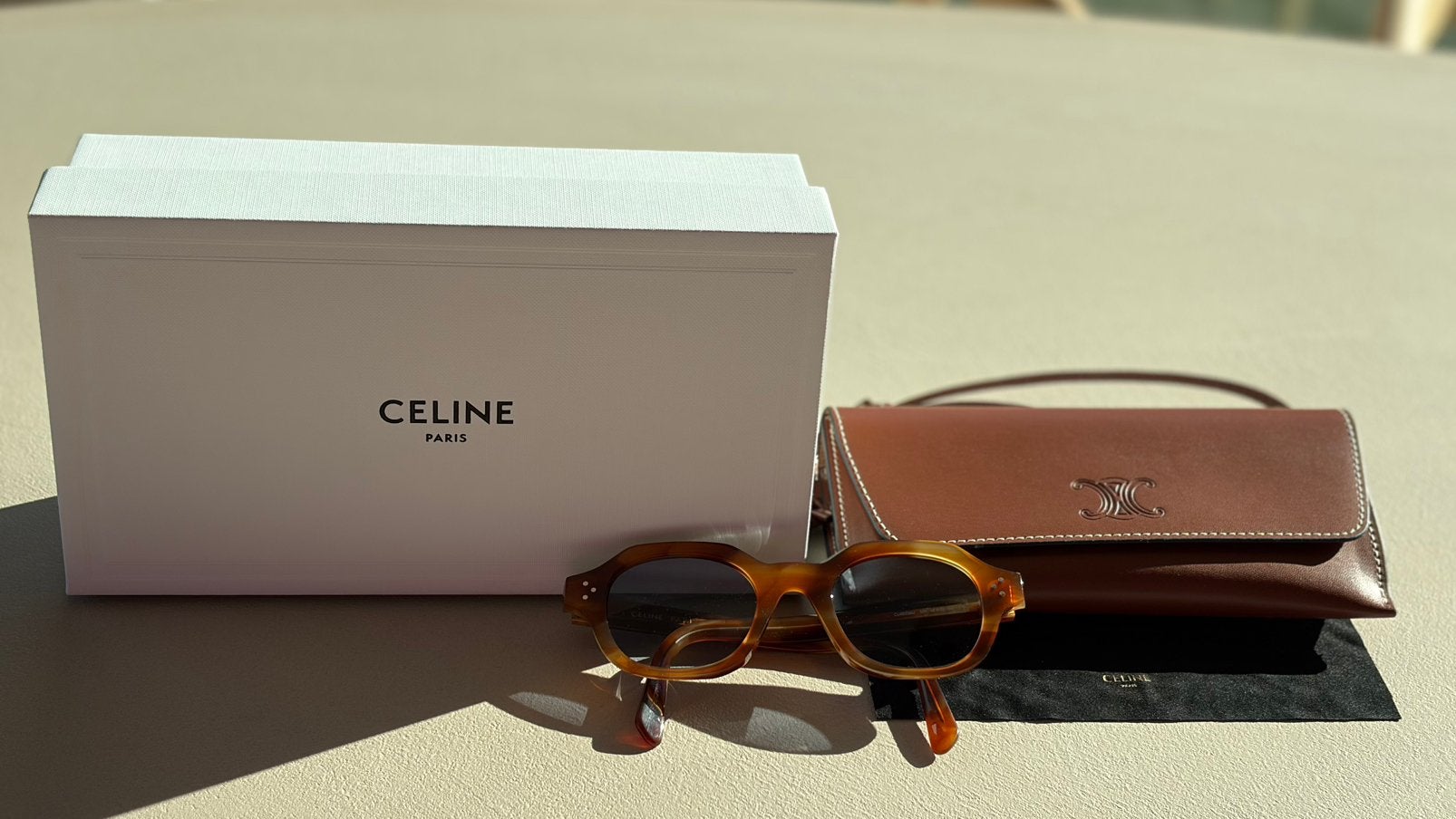Originele Céline zonnebril - Amper gedragen - €300, Handtassen en Accessoires, Zonnebrillen en Brillen | Dames, Zonnebril, Bruin