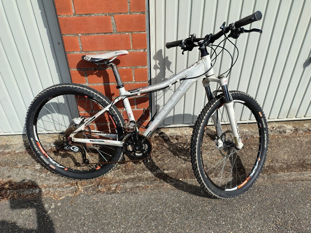 CUBE mountainbike voor jongeren, Fietsen en Brommers, Versnellingen, Zo goed als nieuw, Cube, Schijfrem