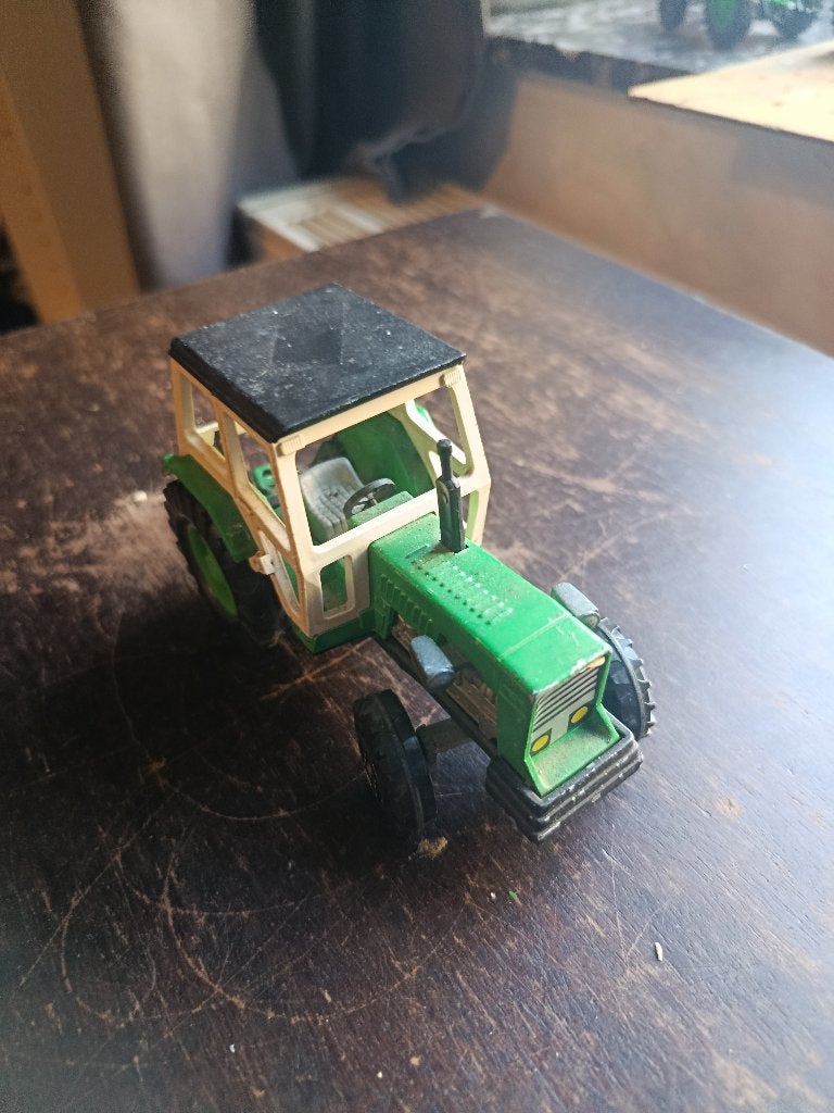 Tracteur Majorette vert 1:36 avec cabine, Hobby & Loisirs créatifs, Enlèvement ou Envoi, Utilisé, Tracteur et Agriculture, Autres marques