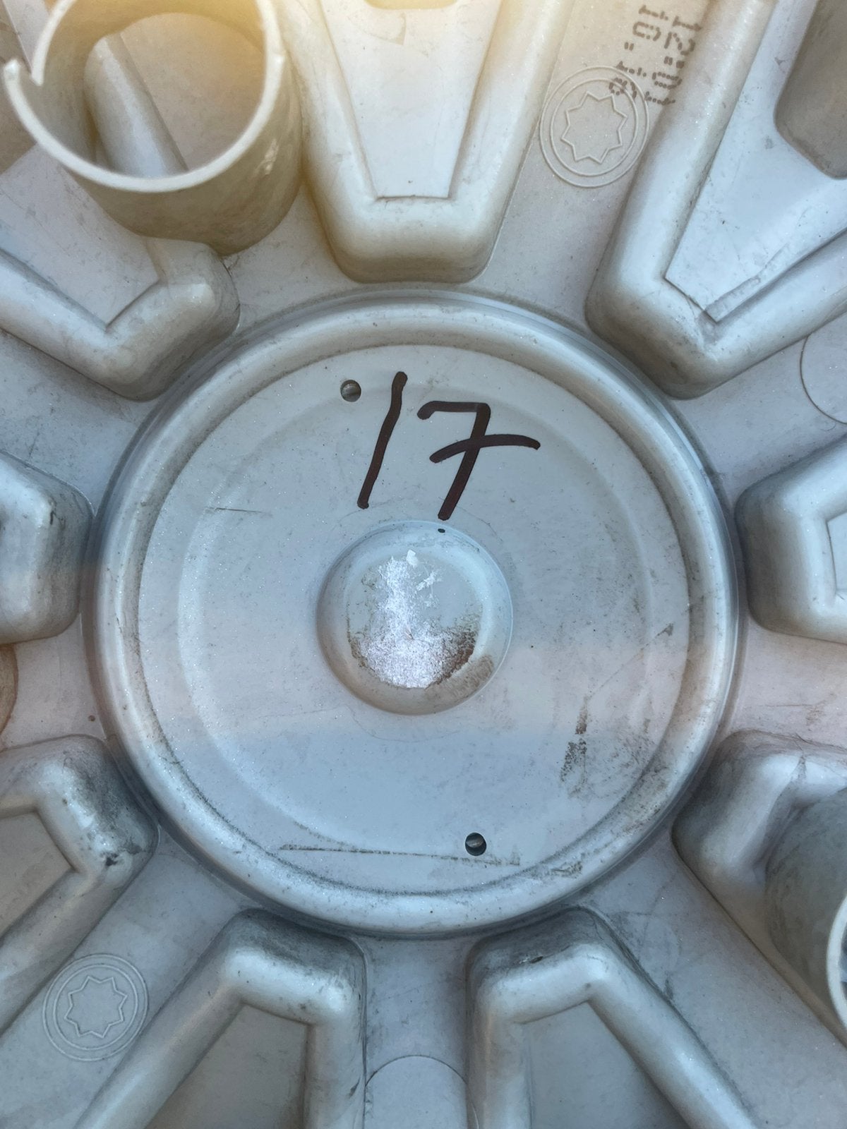 4 enjoliveurs VW 17” d’origine – Réf. 5NA.601.147, Autos : Divers, Enlèvement ou Envoi, Comme neuf